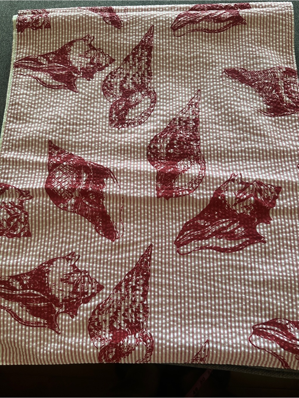 Red Seashell Cotton Seersucker Table Runner (72 Inches)